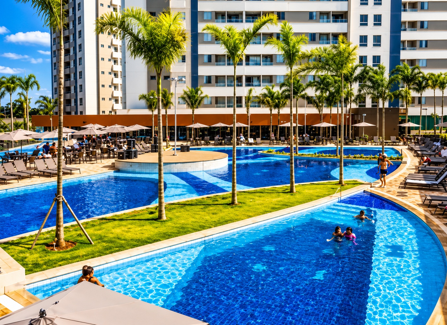 Piscina do resort